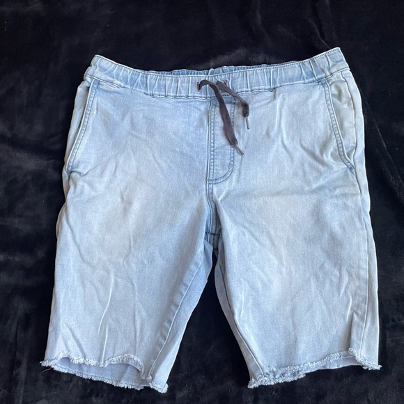 Lightwash Bullhead Shorts - Picture 1 of 3